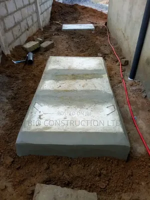 Bio-Digester Biogas Biofil Manhole Toilet Installation