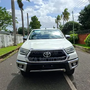 Toyota Hilux 2021 White