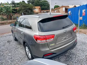 Kia Sorento 4dr SUV 2016 Gray