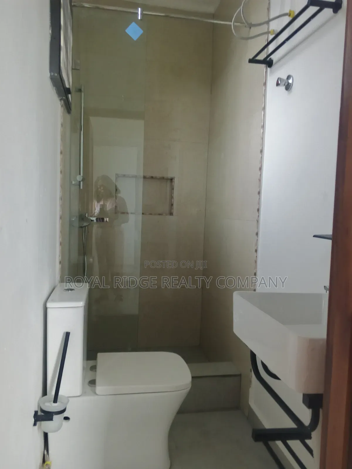 2bdrm Apartment in Manet Close To East, Accra Metropolitan for rent