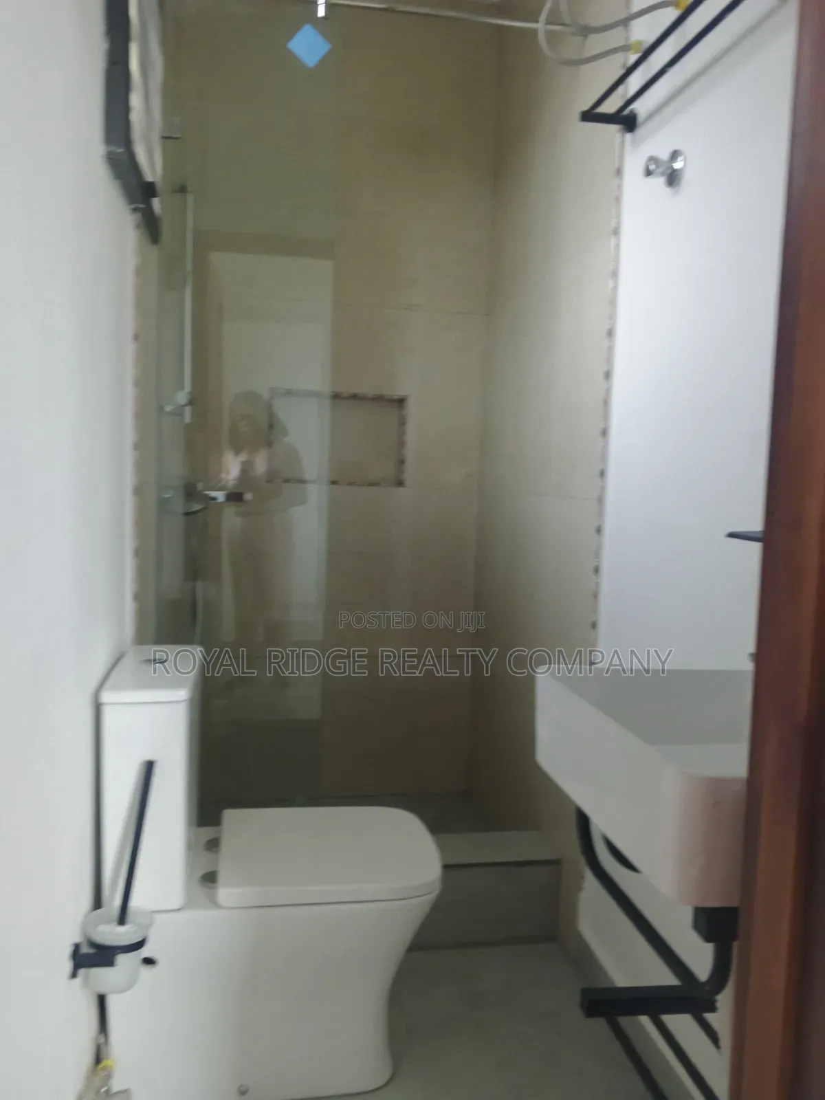 2bdrm Apartment in Manet Close To East, Accra Metropolitan for rent