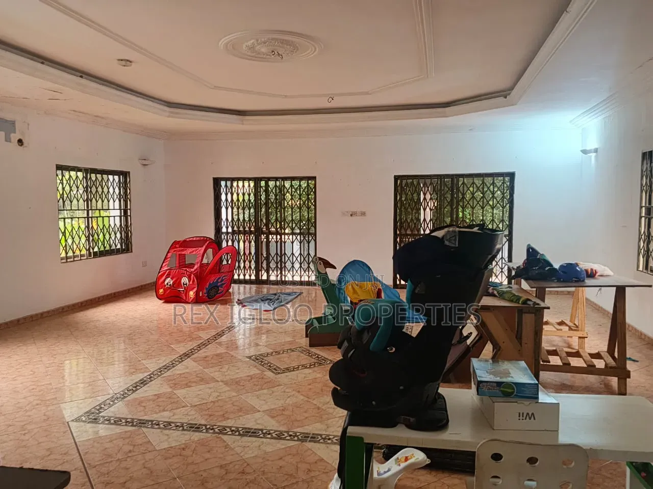 8bdrm House in Adjinganor, East, Accra Metropolitan for rent