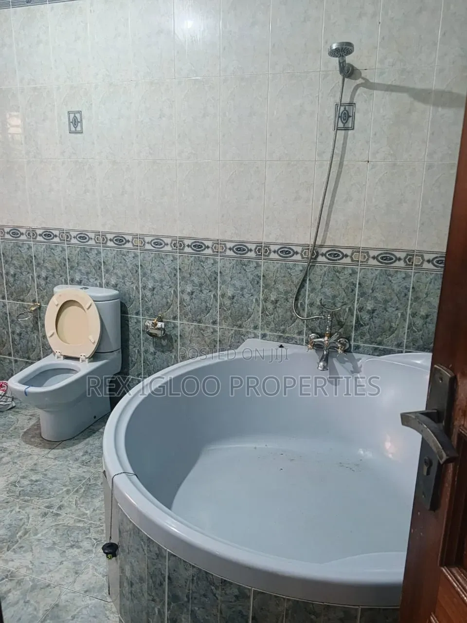 8bdrm House in Adjinganor, East, Accra Metropolitan for rent