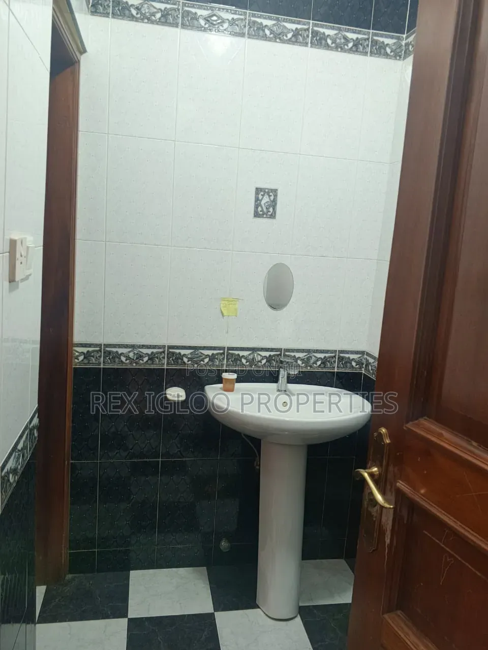 8bdrm House in Adjinganor, East, Accra Metropolitan for rent