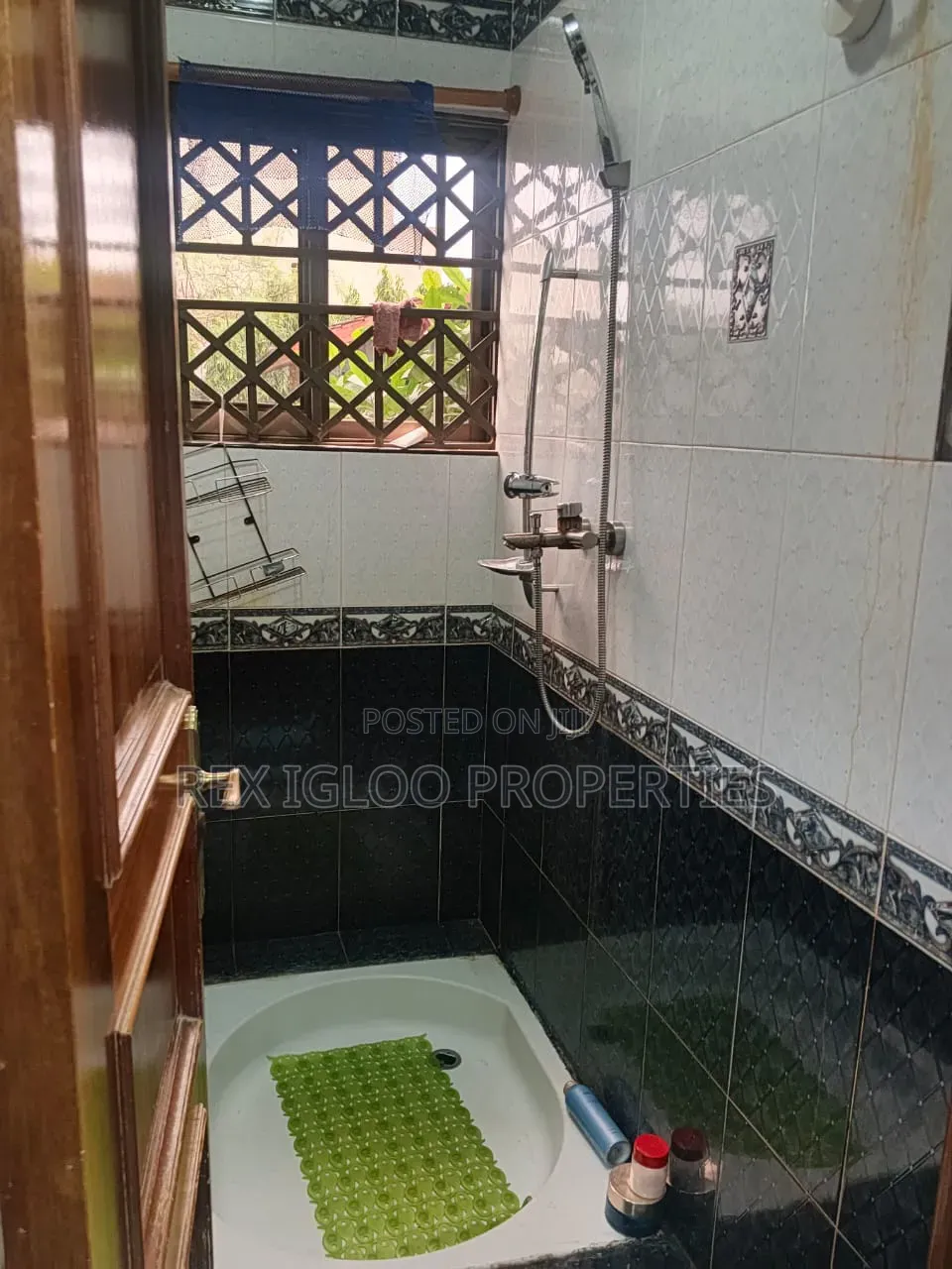 8bdrm House in Adjinganor, East, Accra Metropolitan for rent