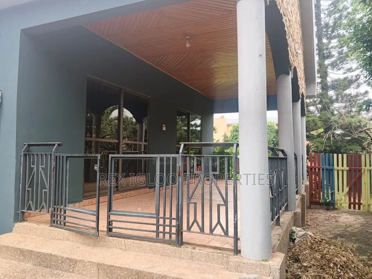 8bdrm House in Adjinganor, East, Accra Metropolitan for rent