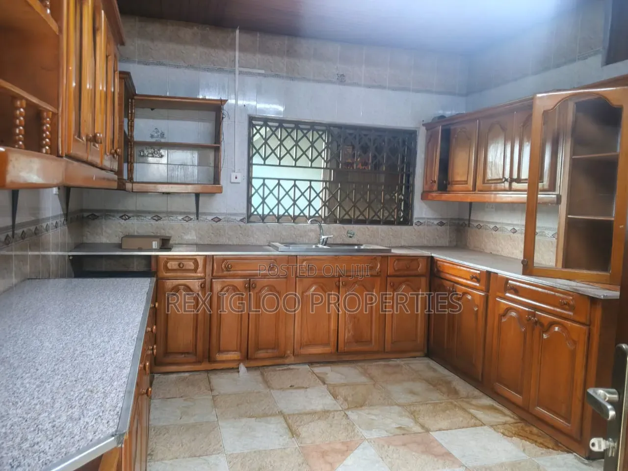 8bdrm House in Adjinganor, East, Accra Metropolitan for rent