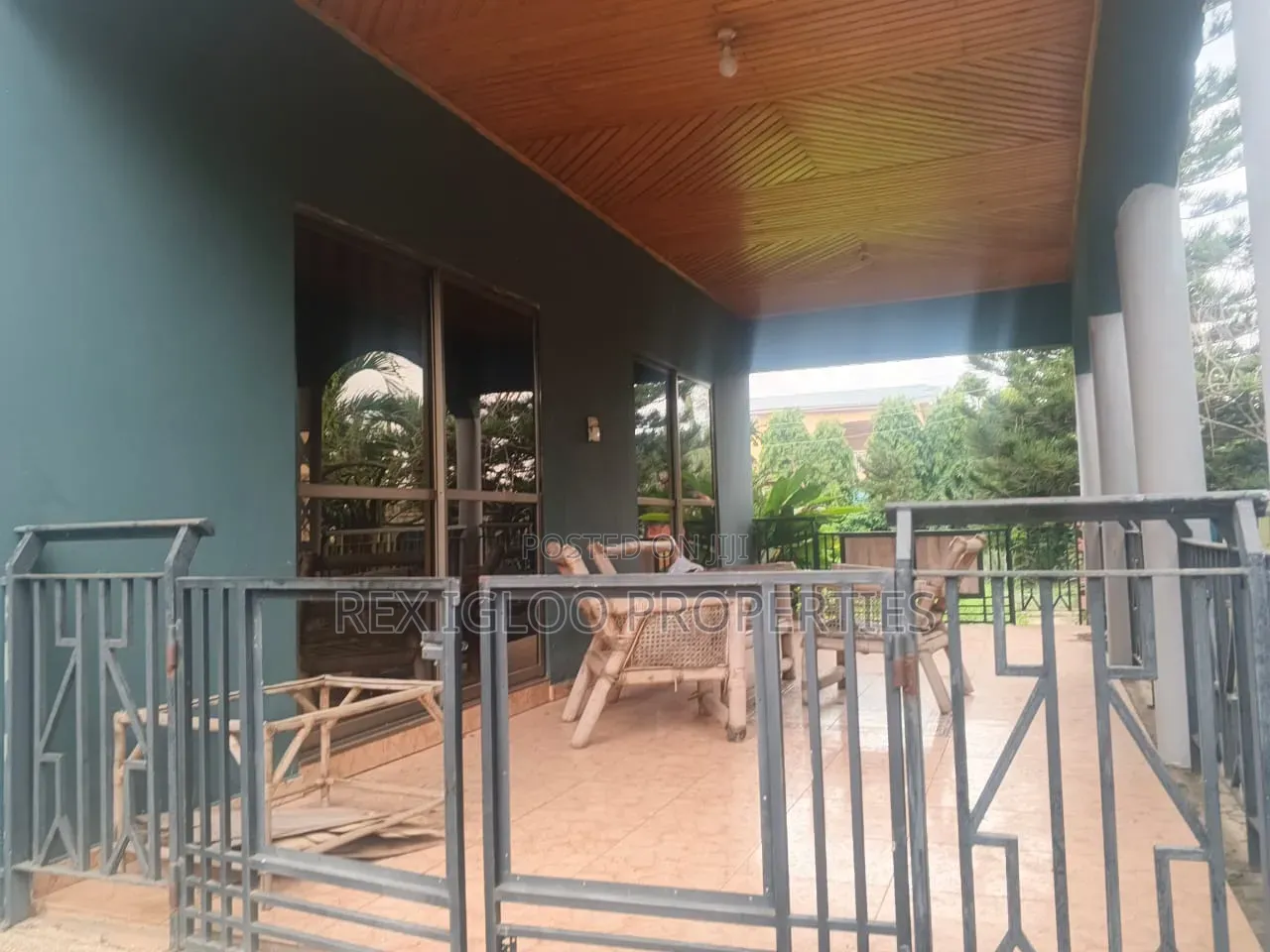 8bdrm House in Adjinganor, East, Accra Metropolitan for rent
