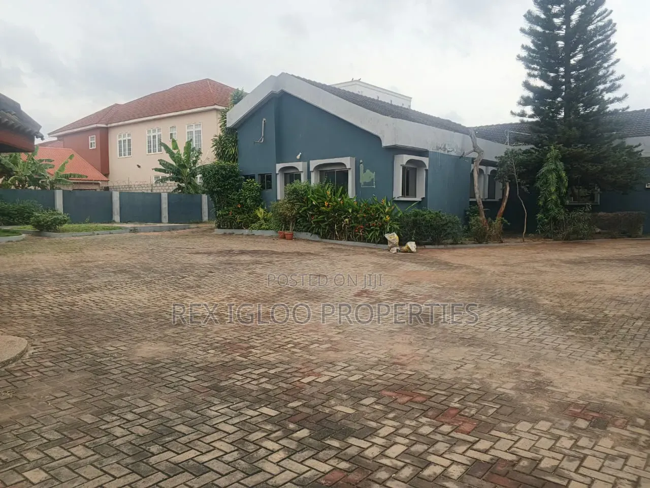8bdrm House in Adjinganor, East, Accra Metropolitan for rent