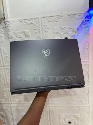 Laptop MSI Crosshair 15 B12U 16GB Intel Core i5 HDD+SSD 512GB