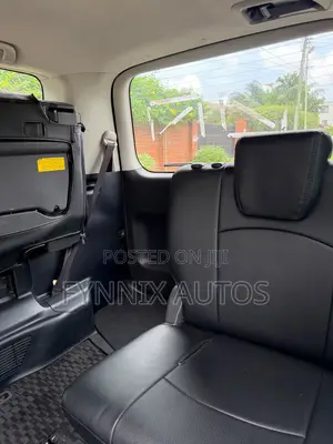 Toyota Voxy V 4WD 7-Seater 2012 White