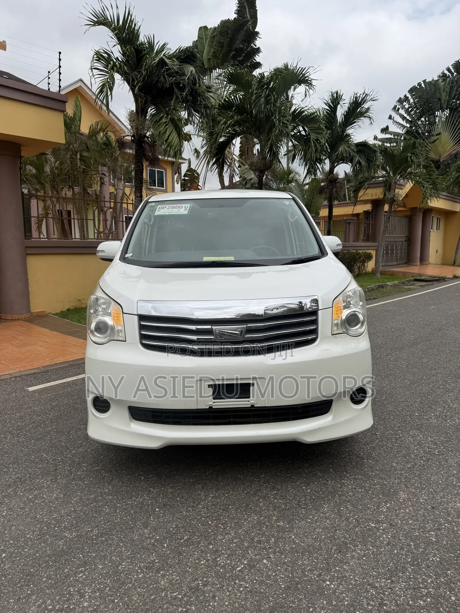 Toyota Noah 2.0 143hp AWD (8 Seater) 2011 White