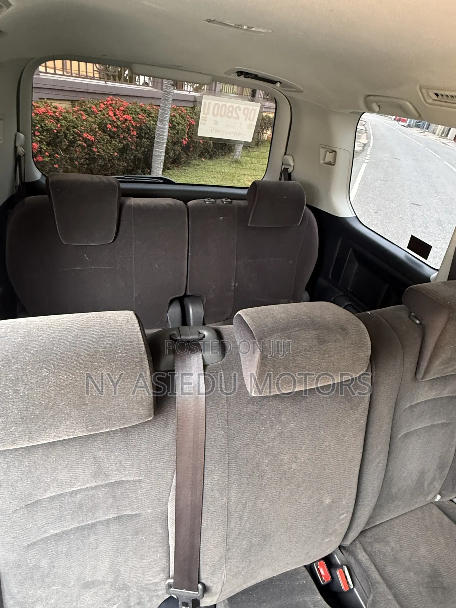 Toyota Noah 2.0 143hp AWD (8 Seater) 2011 White