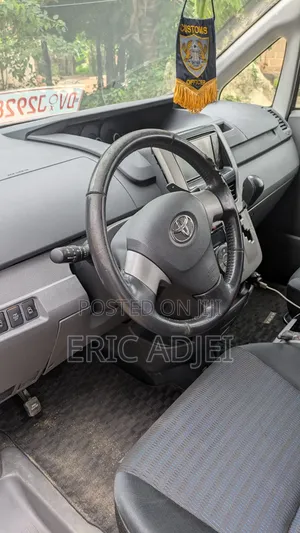 Toyota Voxy 2012 Gray