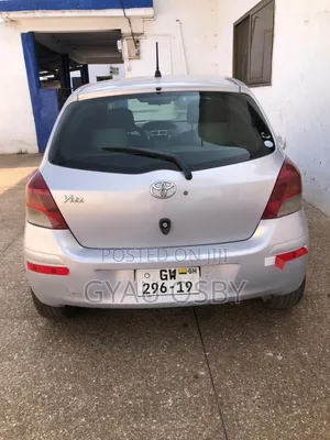 Toyota Vitz 2009 Silver