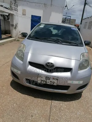 Toyota Vitz 2009 Silver