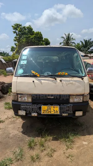 Nissan Caravan (Urvan) 2002 White