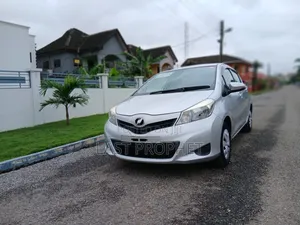 Toyota Vitz 2014 Silver