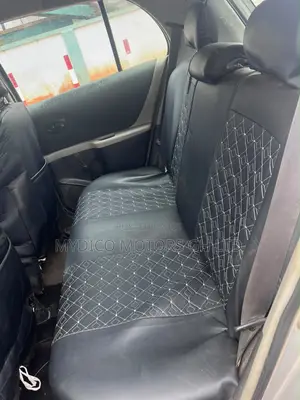 Toyota Yaris Base Hatchback 5dr 2010 Silver