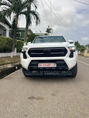 Toyota Tacoma 2024 White