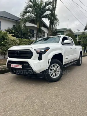 Toyota Tacoma 2024 White