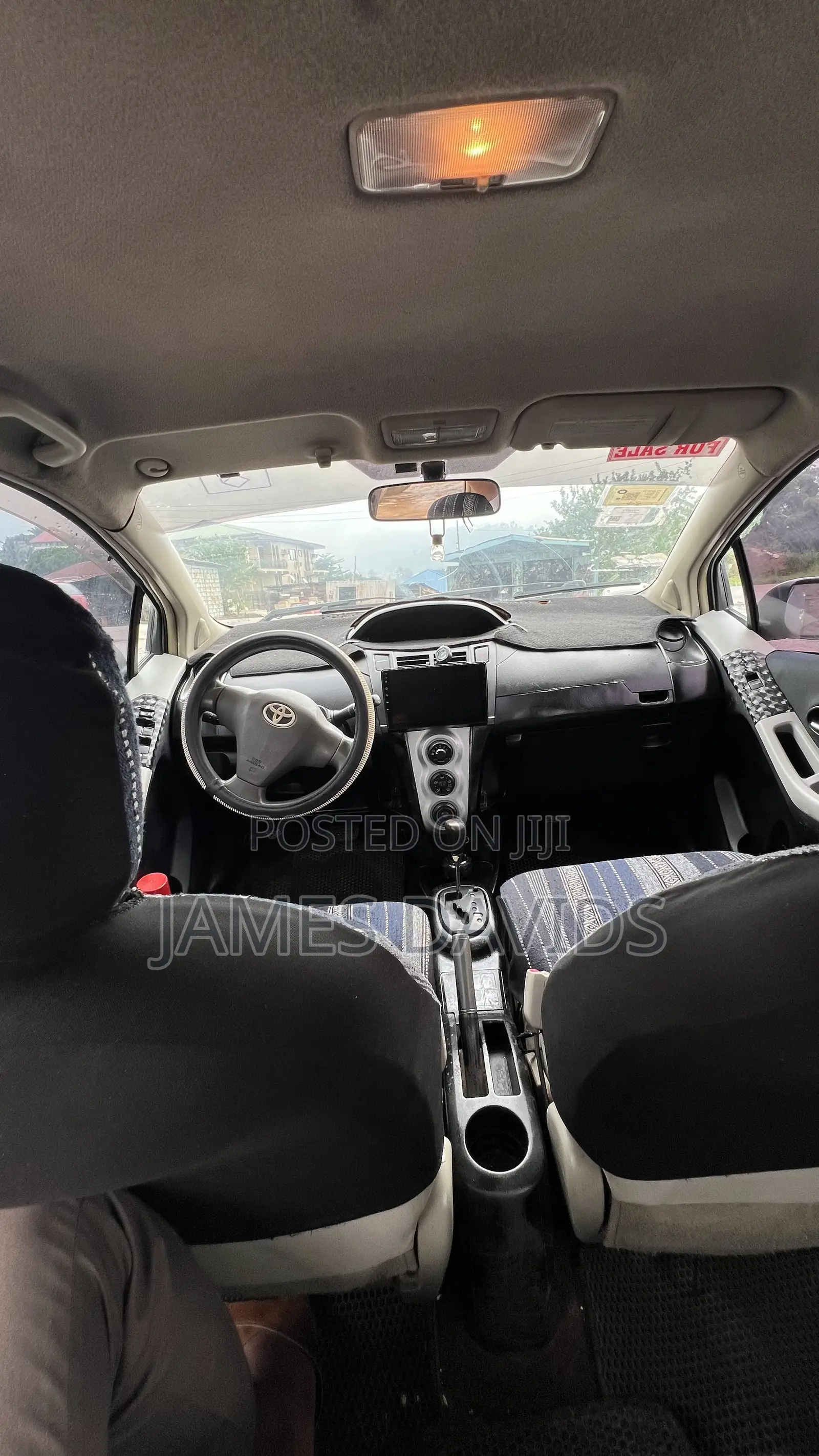 Toyota Vitz 2010 Silver