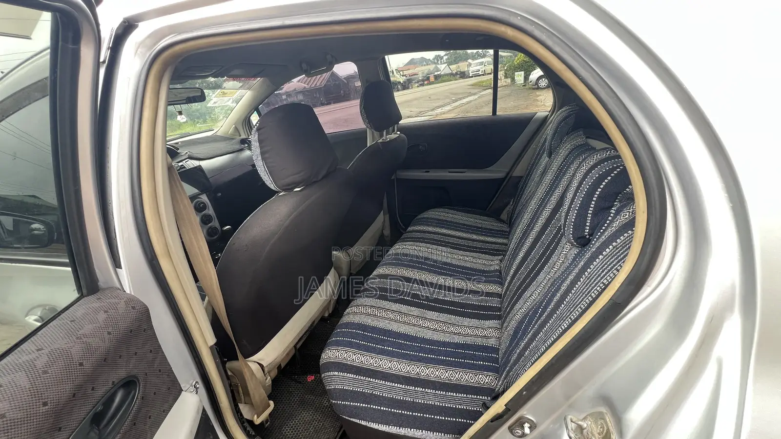 Toyota Vitz 2010 Silver