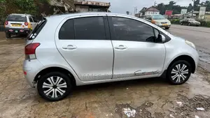 Toyota Vitz 2010 Silver