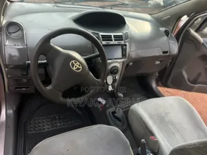 Toyota Vitz 2010 Beige