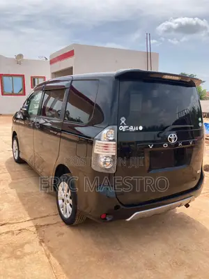 Toyota Voxy V 4WD 8-Seater 2010 Black