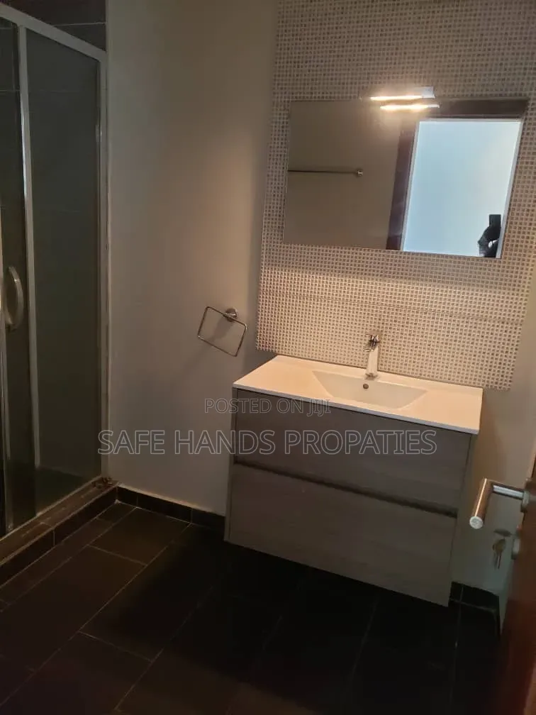 5bdrm House in Accra Metropolitan for rent
