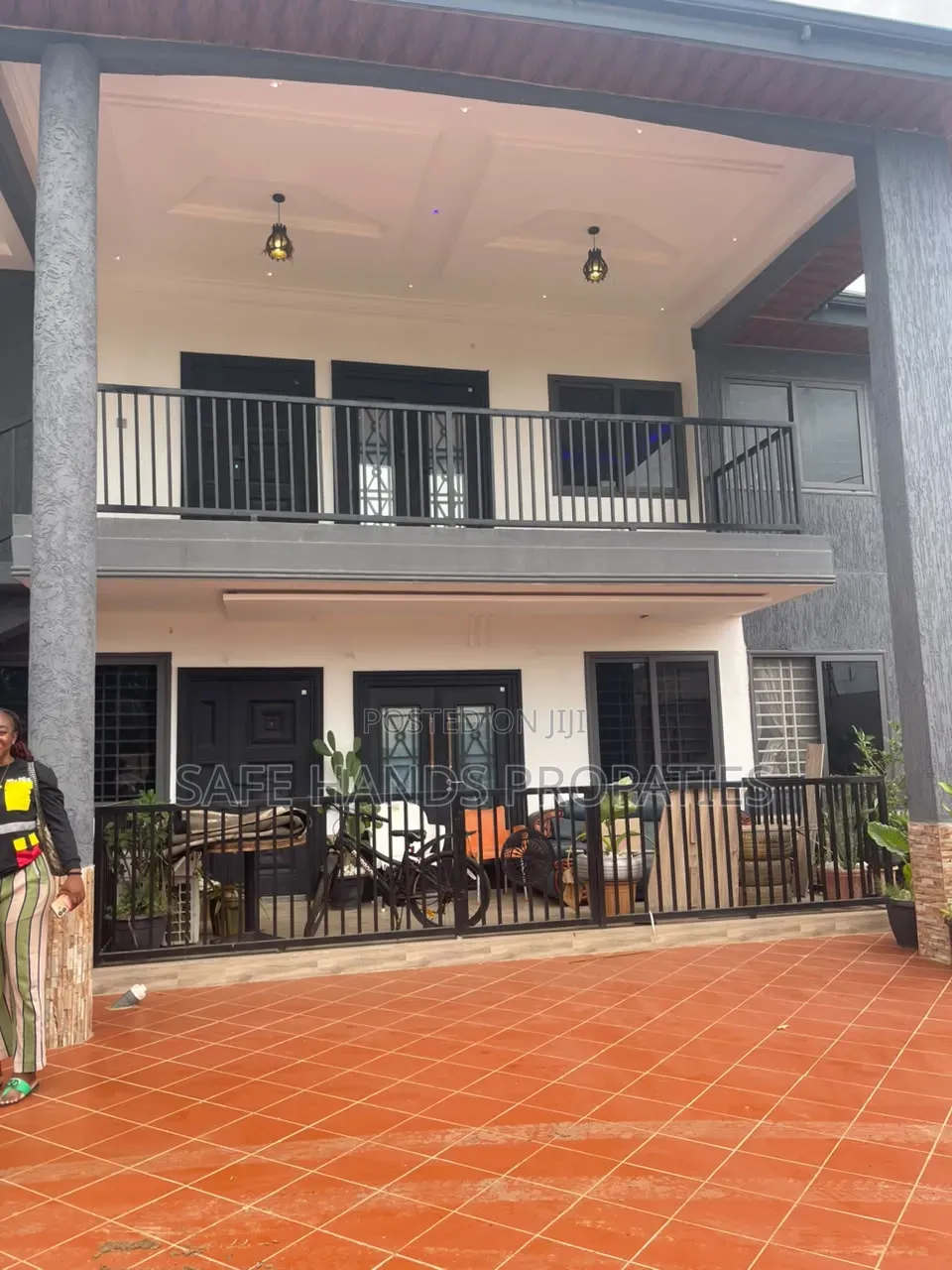 6bdrm House in Accra Metropolitan for sale