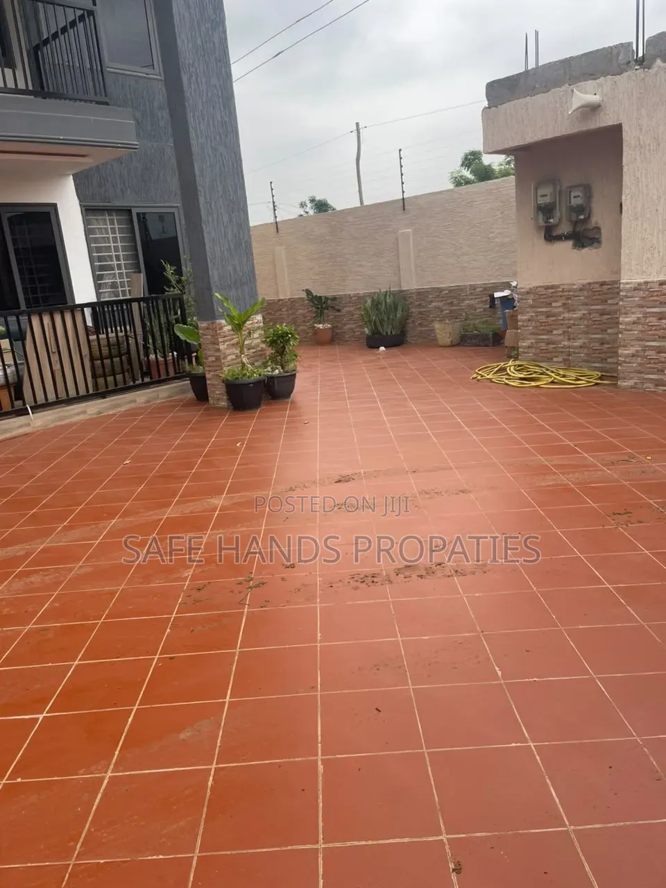 6bdrm House in Accra Metropolitan for sale
