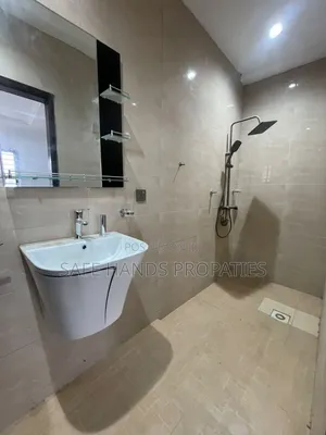 6bdrm House in Accra Metropolitan for sale
