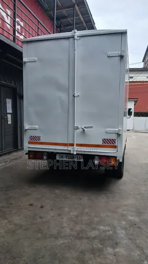 Double Cabin Truck
