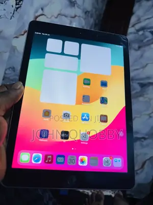 Apple iPad 9.7 128 GB Gray