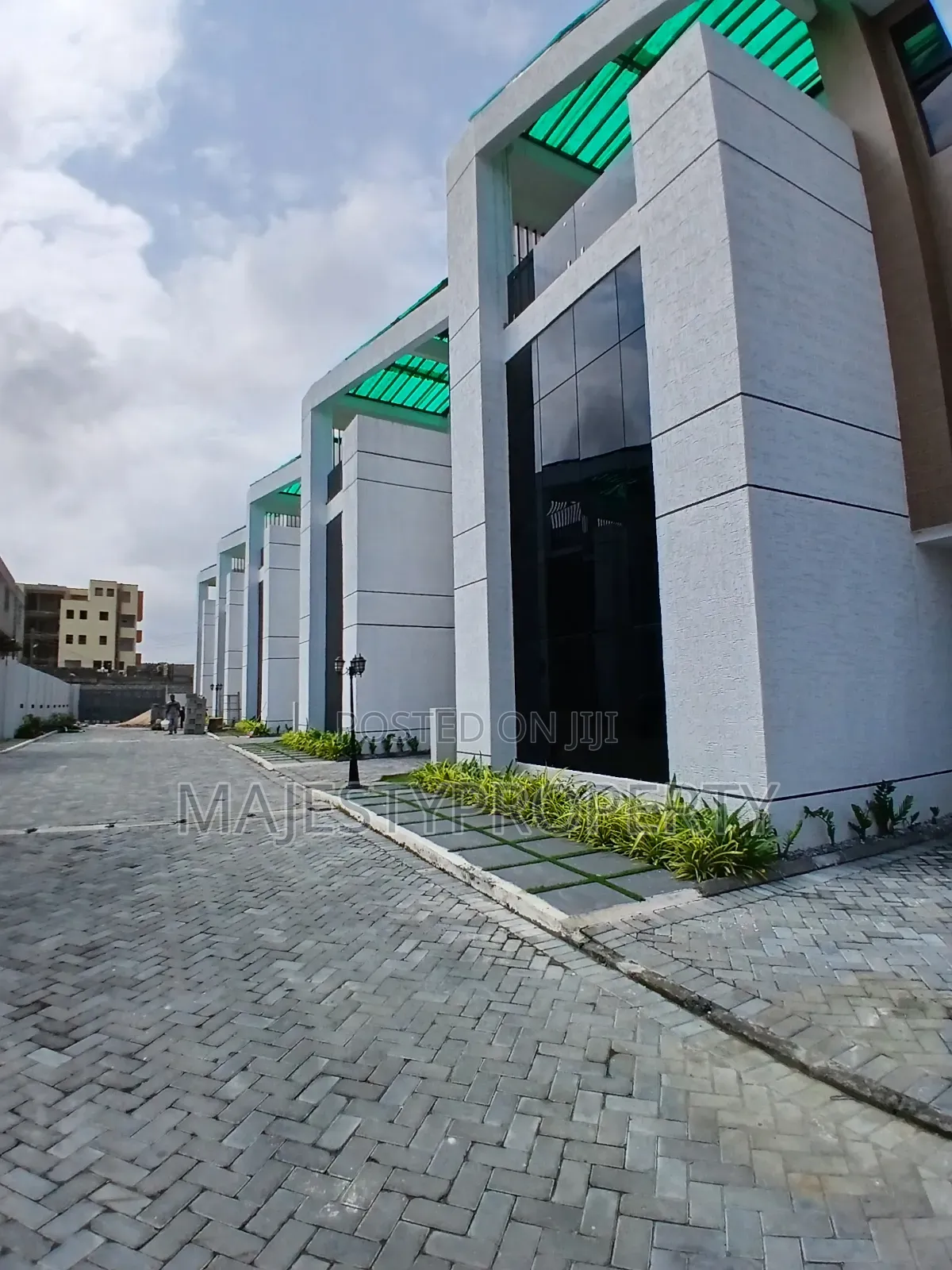 4bdrm Townhouse/Terrace in Tseaddo, Airport Residential Area for sale