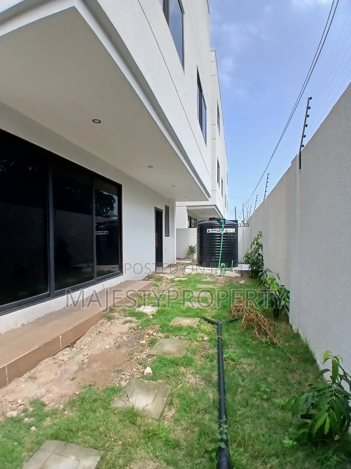 4bdrm Townhouse/Terrace in Tseaddo, Airport Residential Area for sale