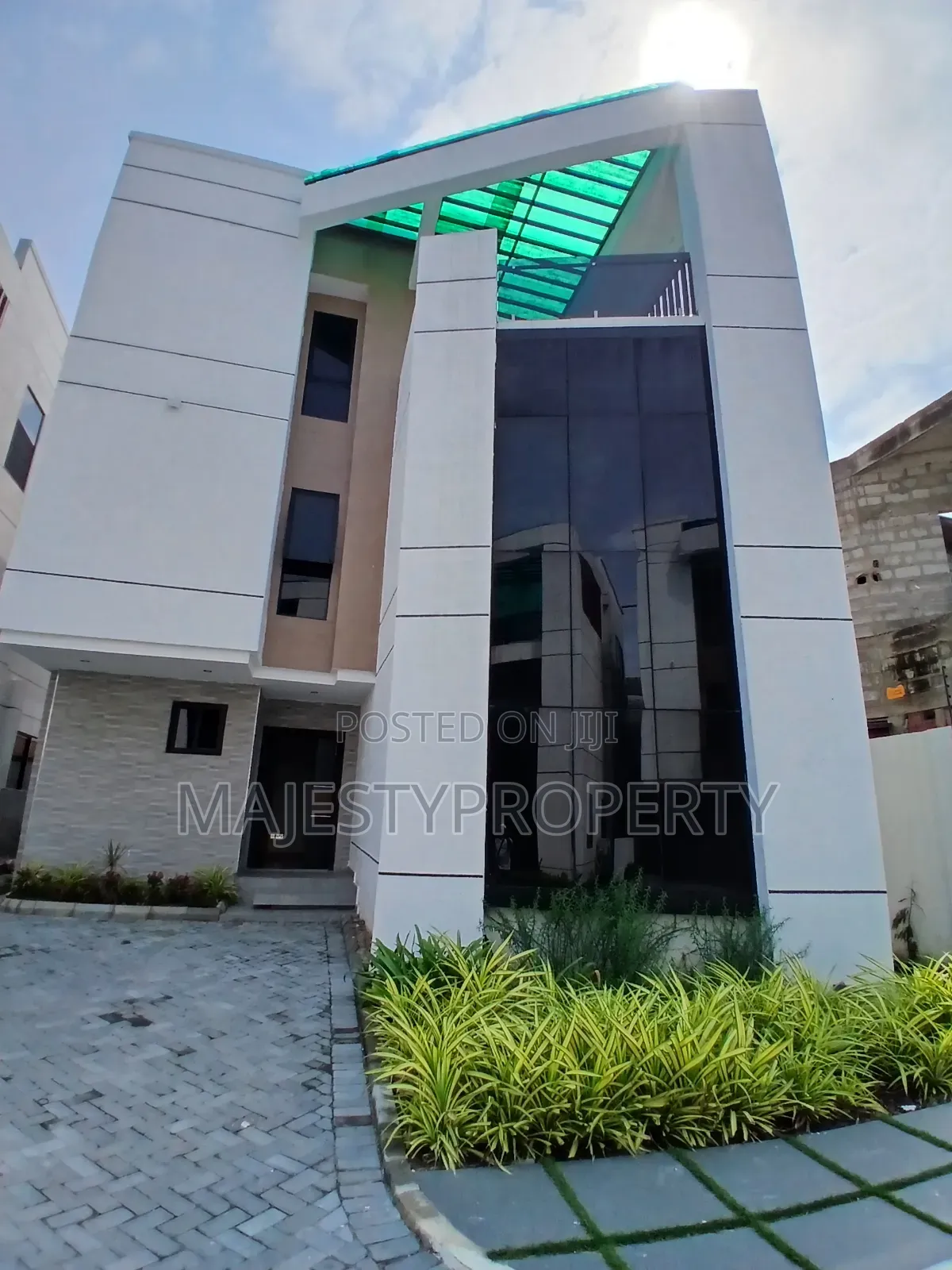 4bdrm Townhouse/Terrace in Tseaddo, Airport Residential Area for sale