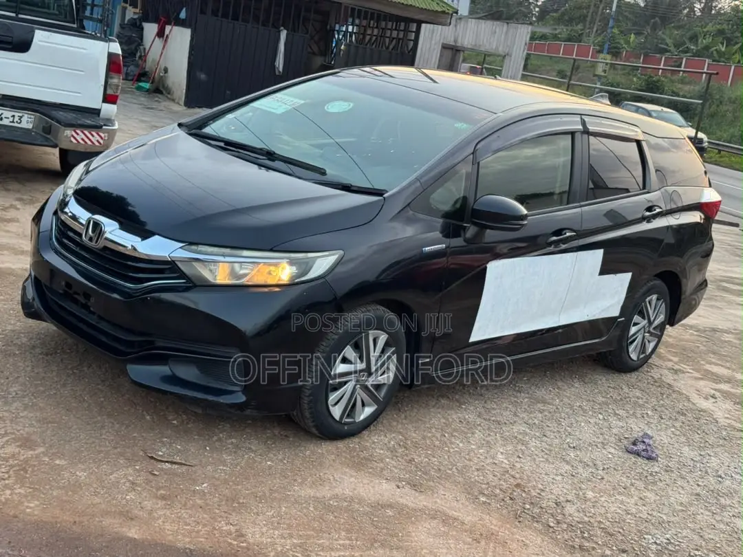 Honda Shuttle 1.5 Hybrid 4WD 2016 Black