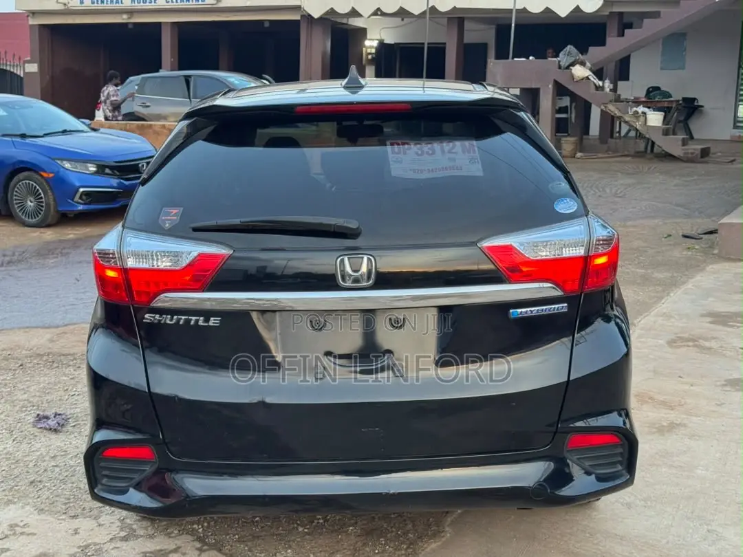 Honda Shuttle 1.5 Hybrid 4WD 2016 Black