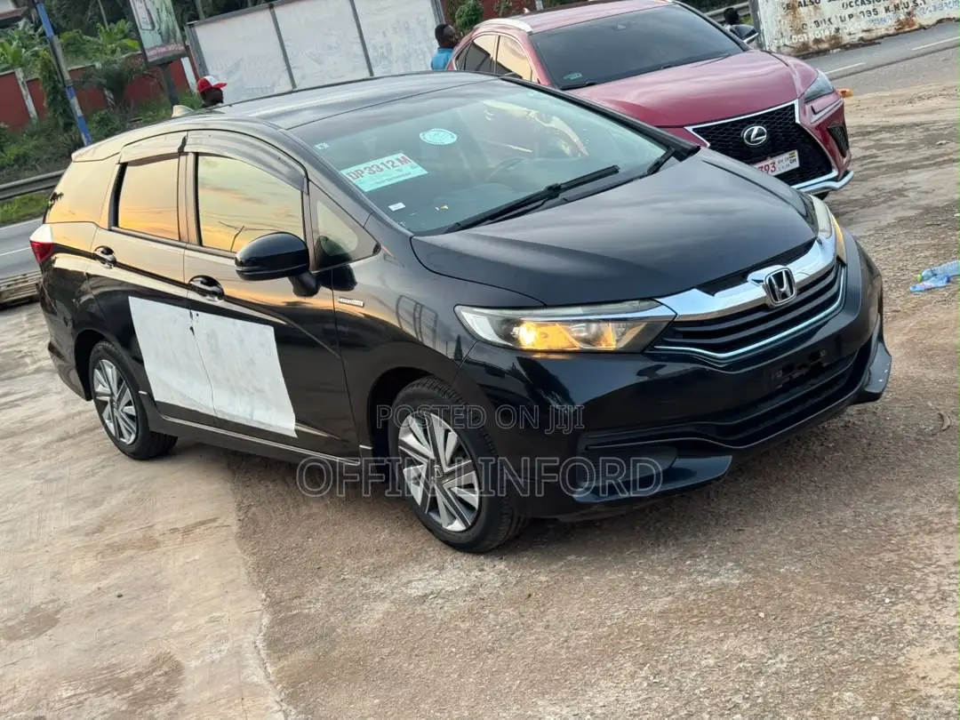 Honda Shuttle 1.5 Hybrid 4WD 2016 Black