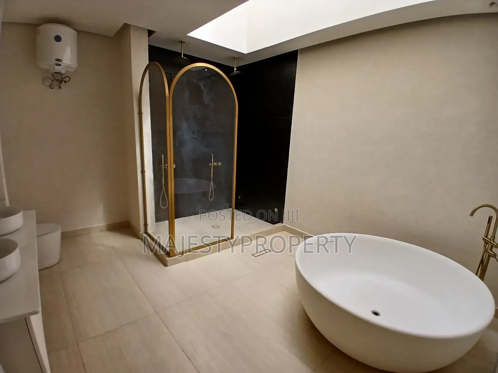 4bdrm House in Tseaddo, Airport Residential Area for sale