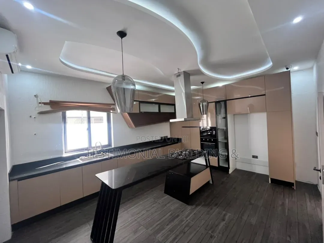 4bdrm House in Testimonial Building, School Junction for rent