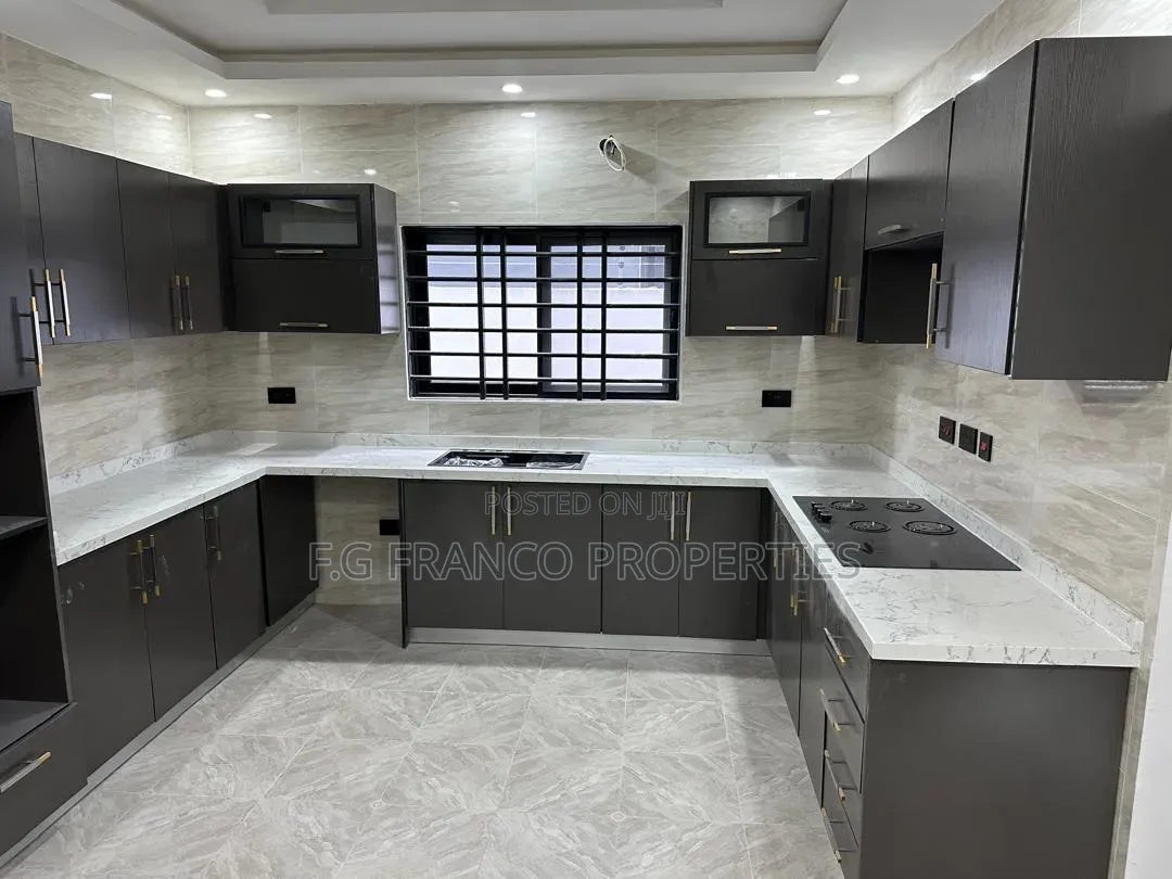 4bdrm House in Kg, Franco, Baatsona Total for sale