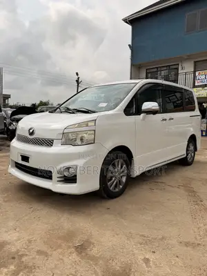 Toyota Voxy ZS Kirameki II 2WD 8-Seater 2012 White