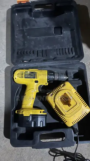 DeWalt 14.4 Volt Cordless Drill/Driver Kit One Battery One Charger