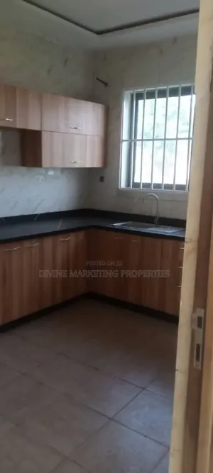 11bdrm House in Top Base for sale