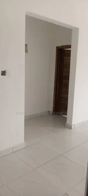 11bdrm House in Top Base for sale