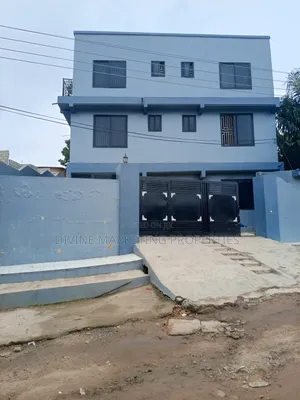 11bdrm House in Top Base for sale